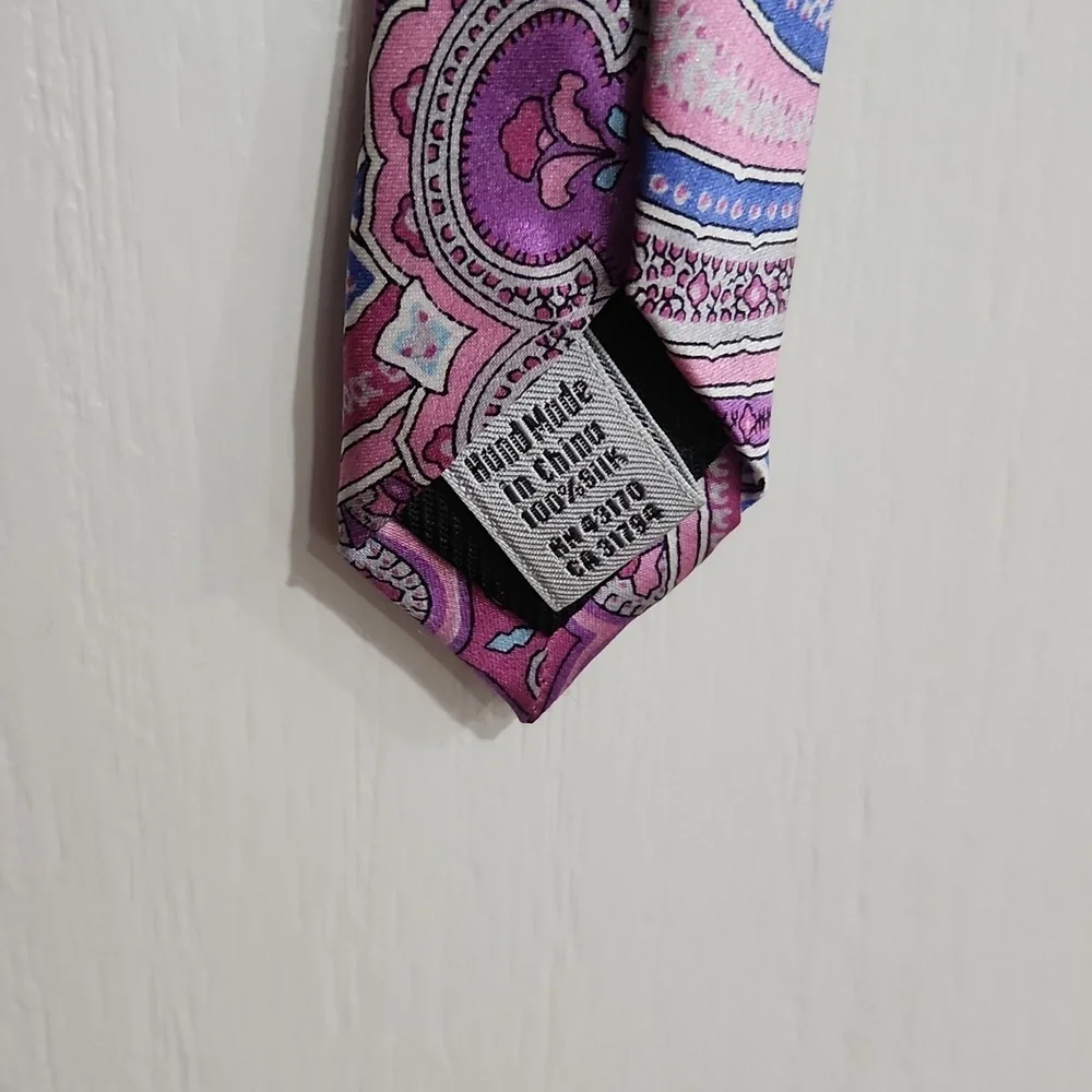 Geoffrey Beene Pink & Blue Silk Paisley Tie